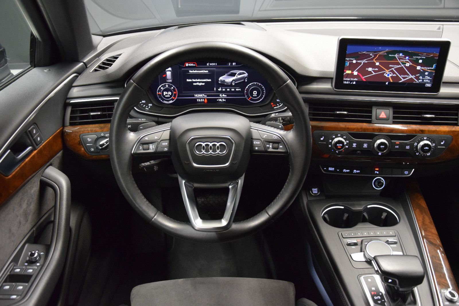 Fahrzeugabbildung Audi A4 Avant design HuD Kamera Bi-Xenon Virtual Temp