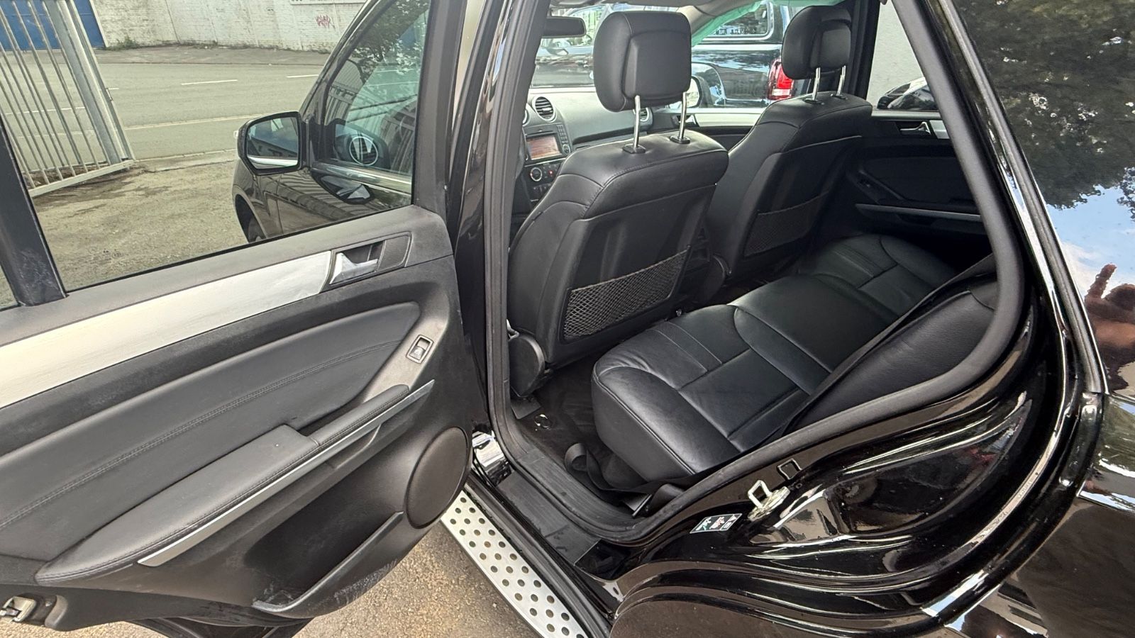 Fahrzeugabbildung Mercedes-Benz ML 350 Cdi 4-Matic Sport Paket