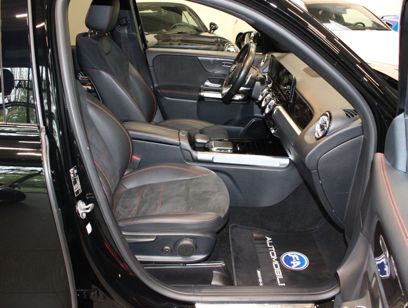 Fahrzeugabbildung Mercedes-Benz GLB 220 d 4Matic AMG Line 1.Hand*MWST*AHK