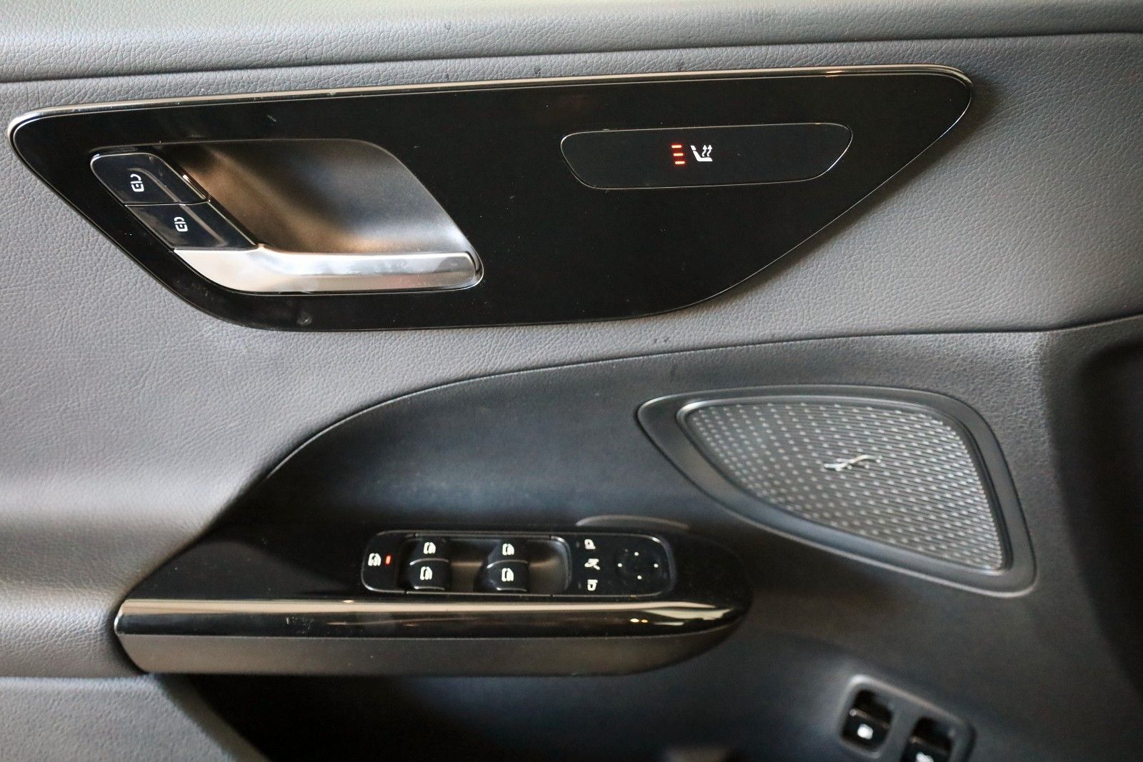 Fahrzeugabbildung Mercedes-Benz C 300e T Leder,Navi,LED,SH,PDC,Kamera,Park Paket