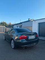 BMW 320i E90 - BMW 320 mit Benzin-Antrieb: Limousine, 320i E90