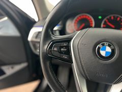 BMW 520 d M Sport Line / 2.HD / NUR 87.tKM /PANORAMA BMW 520 d M Sport Line / 2.HD / NUR 87.tKM /PANORAMA