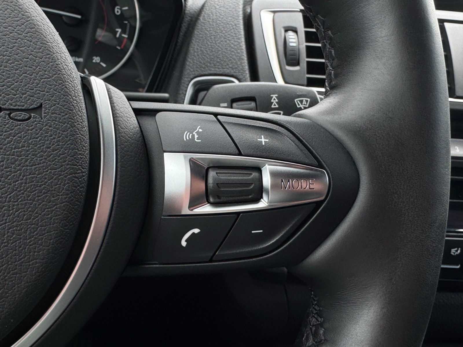 Fahrzeugabbildung BMW M140i Aero REMUS HIFI PDC KZG Keyless Alcantara
