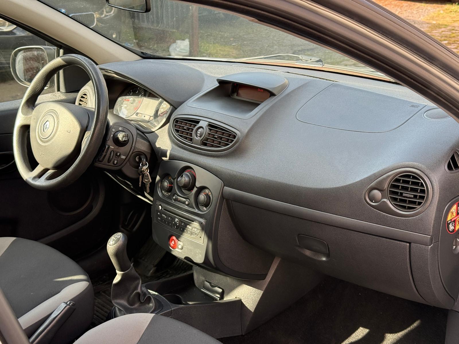 Renault Clio 2010 — photo 8