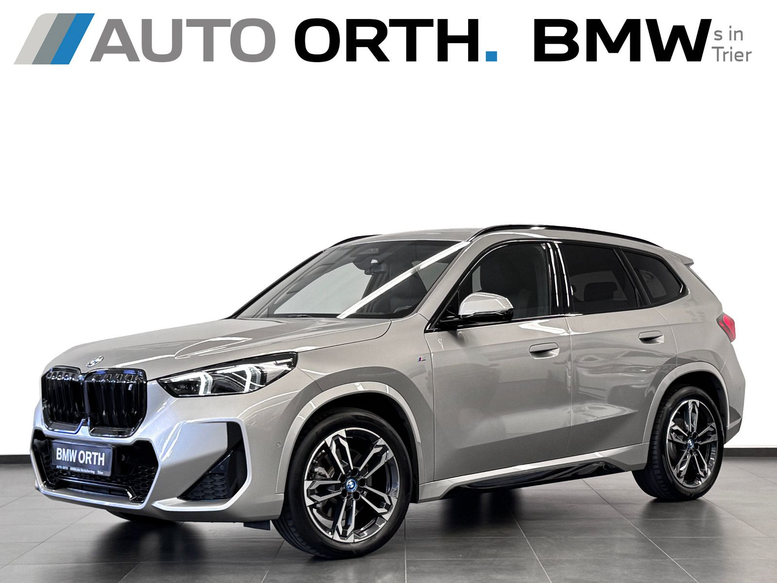 BMW X1 xDrive30 M-SPORT LC-PR PANO HUD ACC 360° AHK