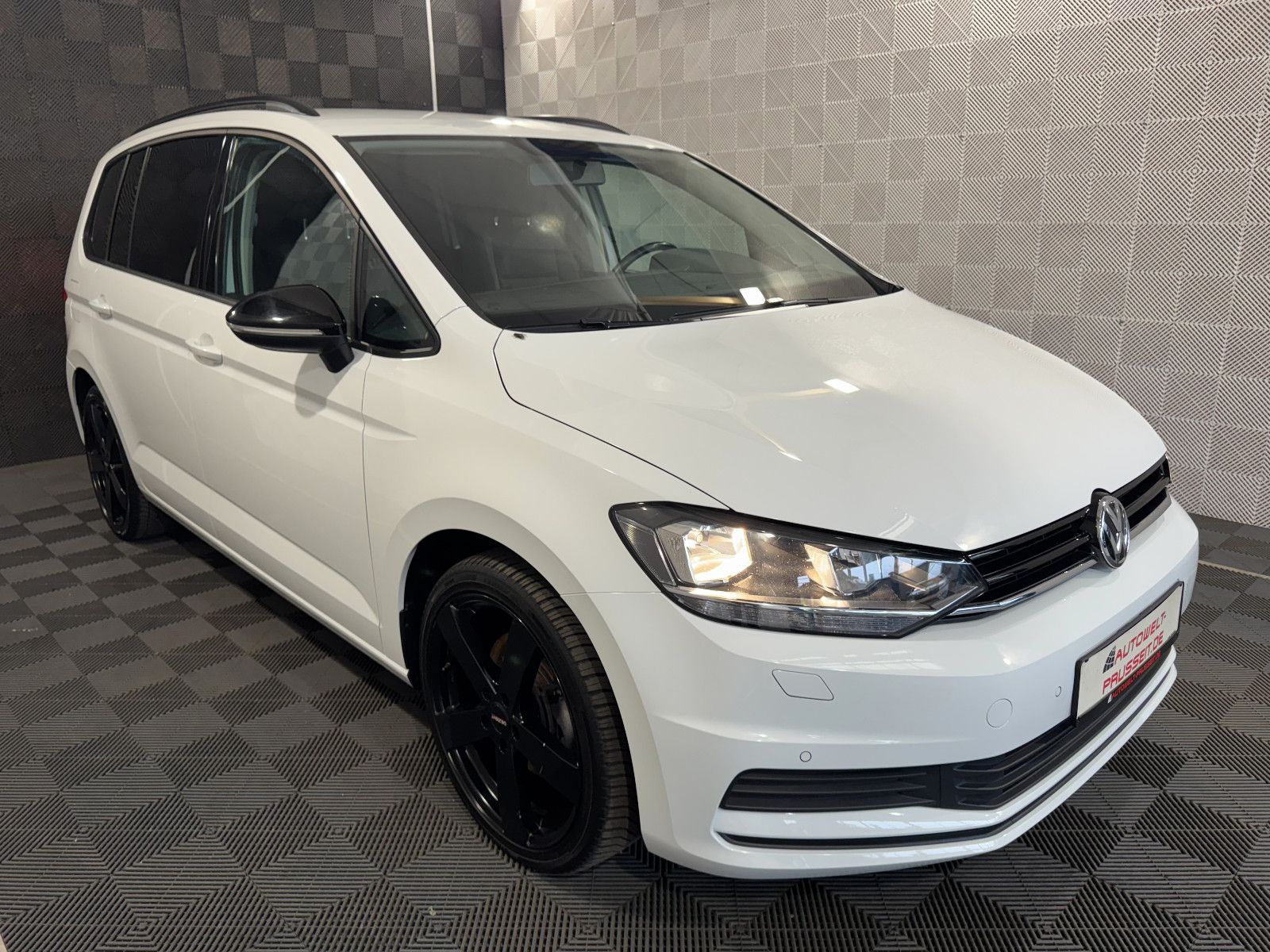 Gebrauchtwagen Volkswagen Touran Touran*7.SZ*PDC-KLIMAAUT-TOUCH-NAVI-SHZ-LM 19" in Horb am Neckar