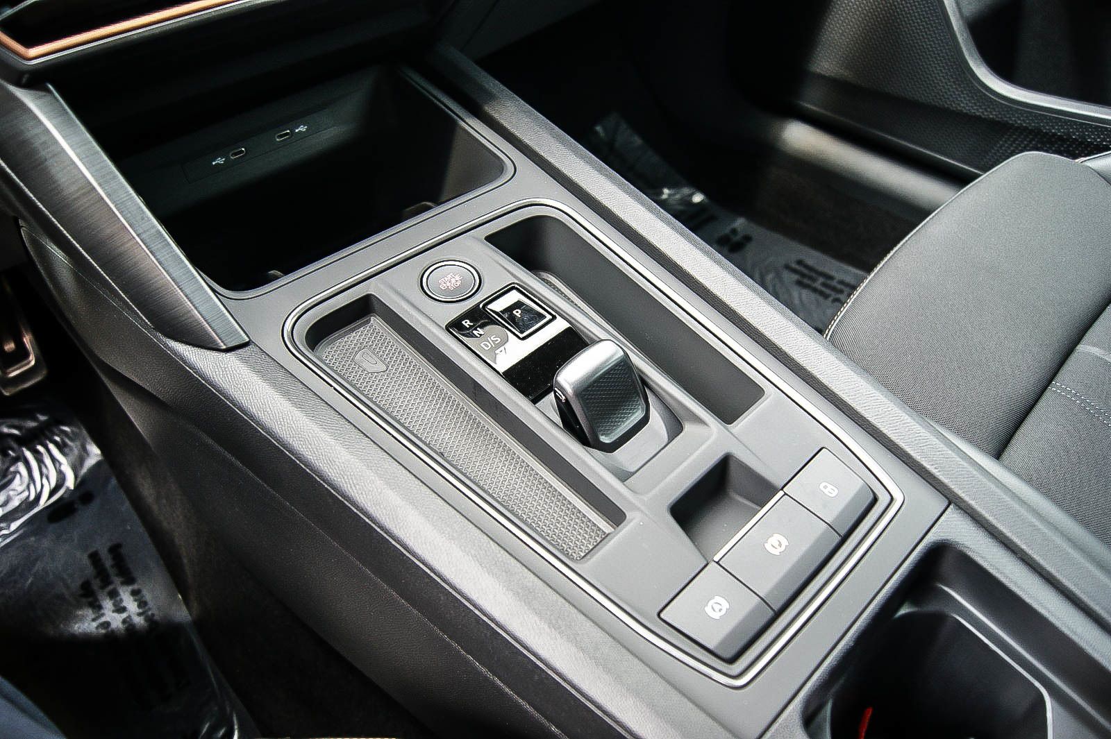 Fahrzeugabbildung CUPRA Leon Sportstourer e-Hybrid PANORAMA CARPLAY ACC