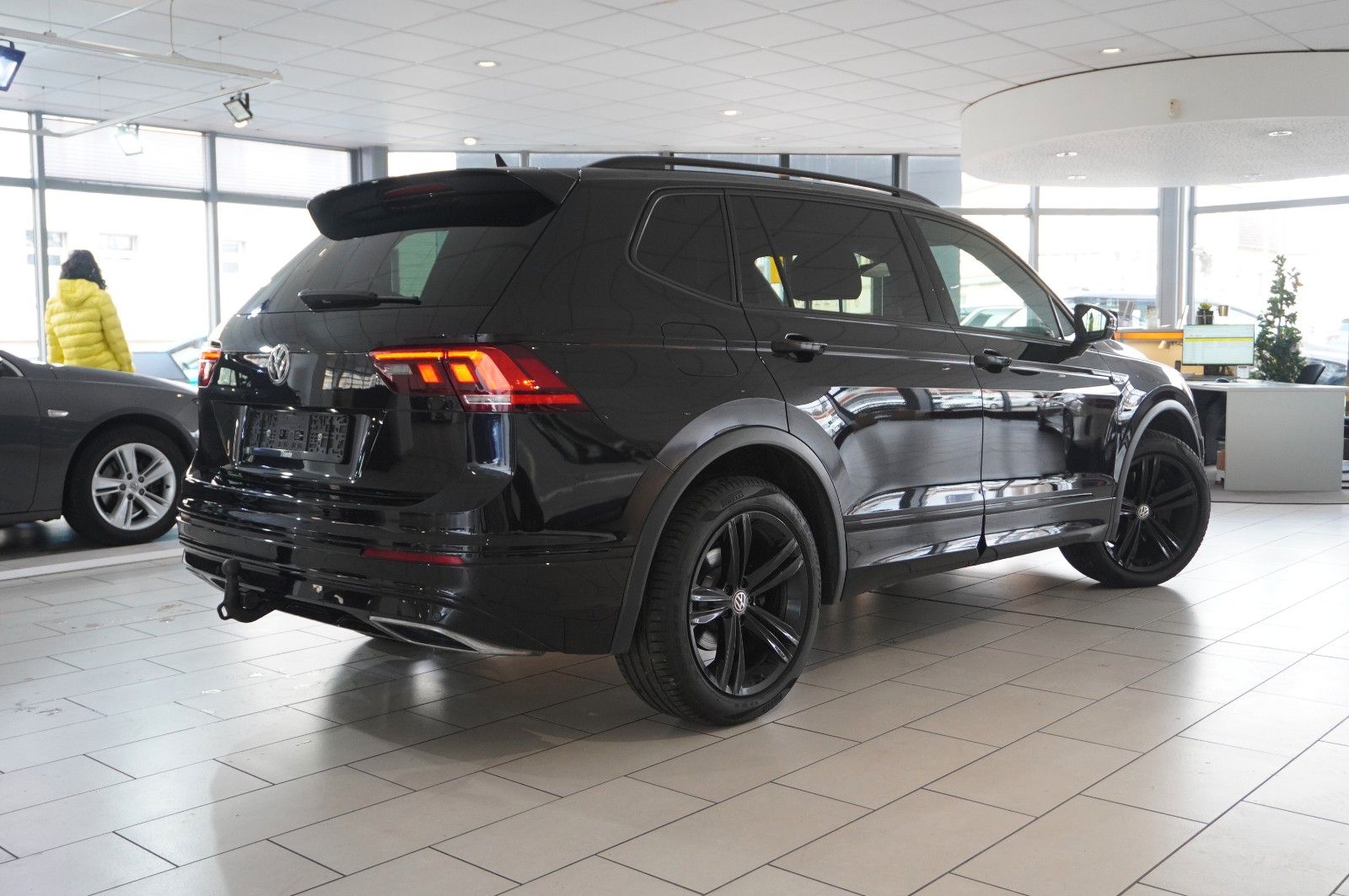 Fahrzeugabbildung Volkswagen Tiguan Allspace 2.0D R-LINE 4M NAVI/SH/SPORT/AHK