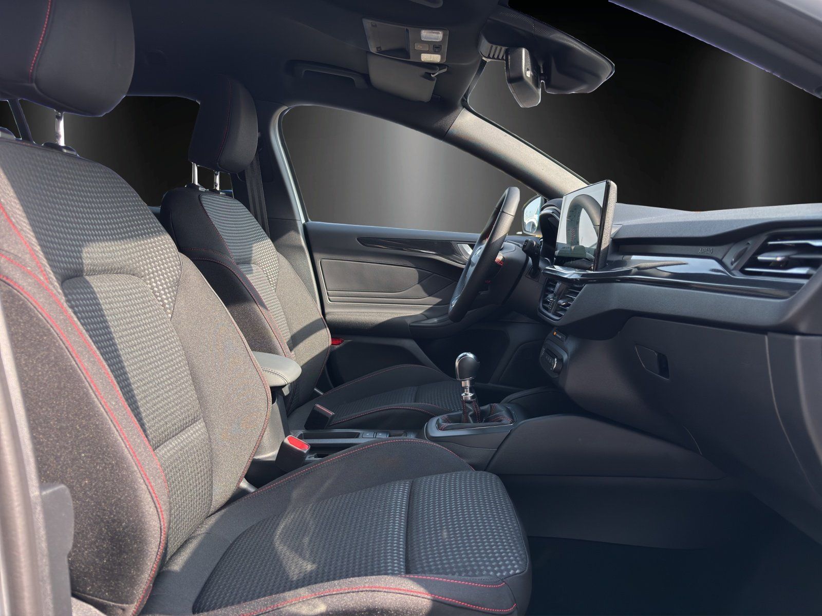 Fahrzeugabbildung Ford Focus Turnier 1,0 Ecoboost ST-Line