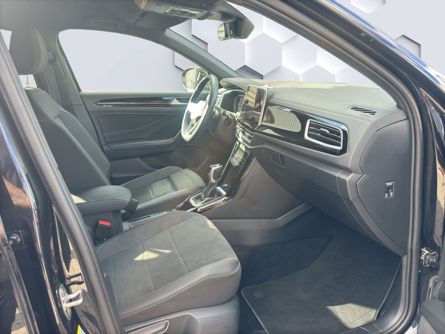 T-Roc 1.5 TSI R-Line DSG AHZV LED PDC Rückfahrka