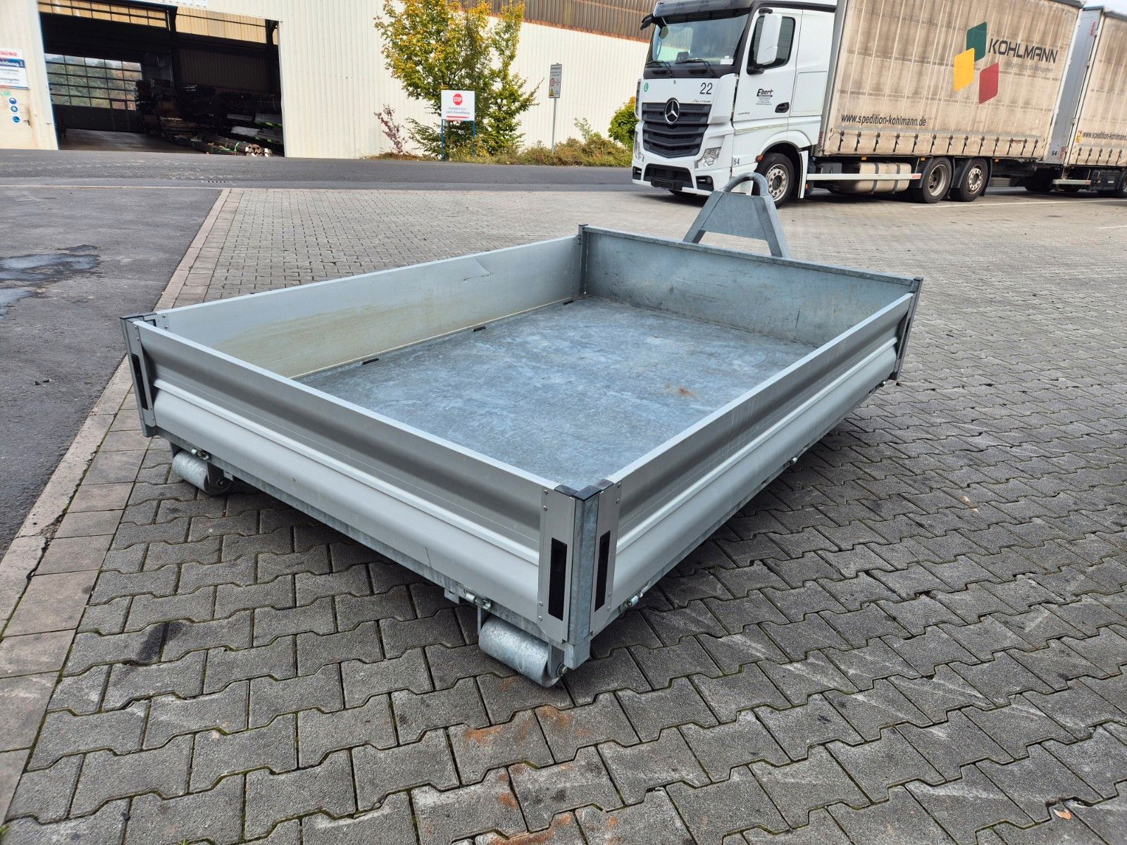 Fahrzeugabbildung Wörmann Abrollkipper Mulde Gitterbox