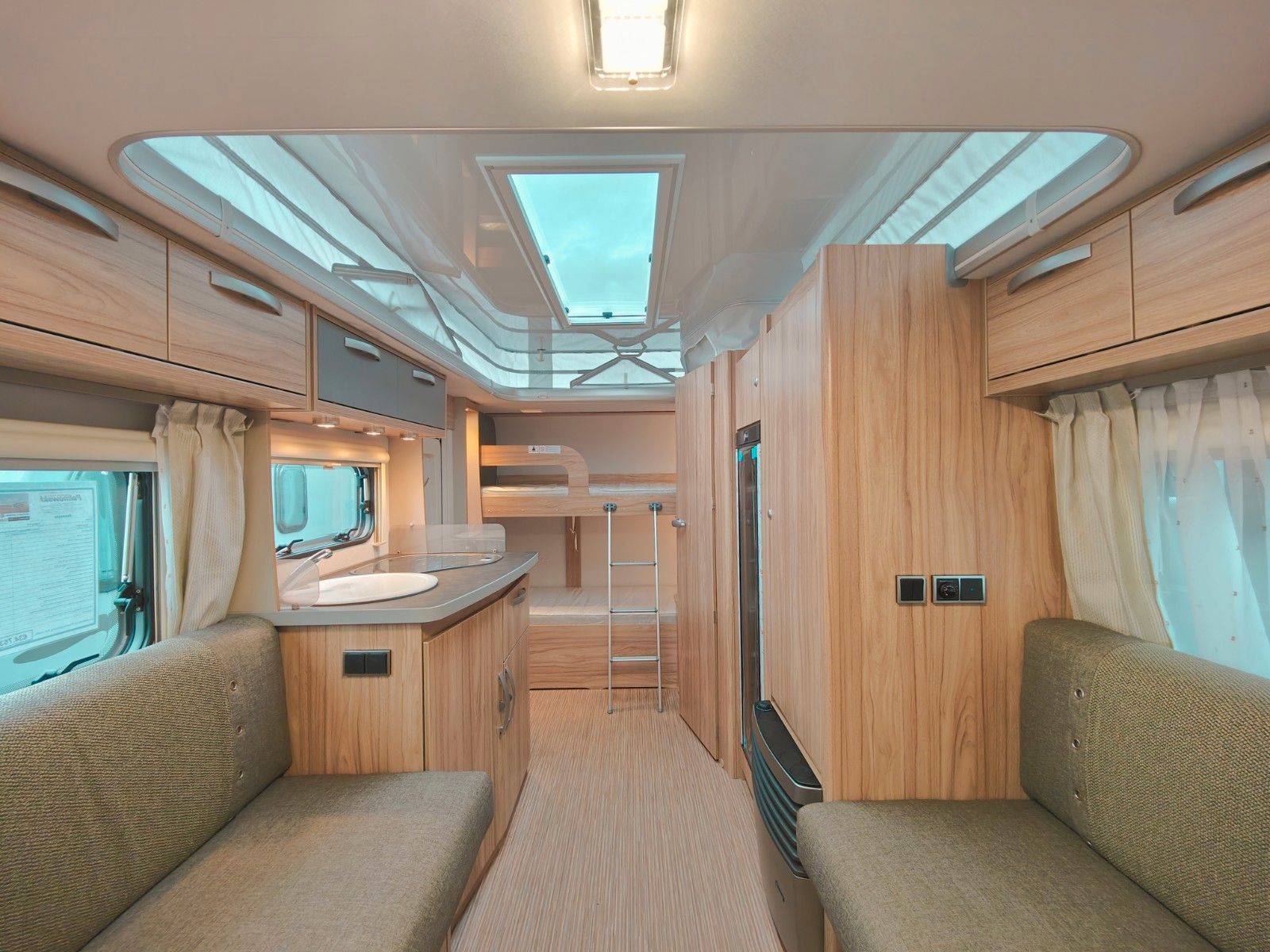 Fahrzeugabbildung HYMER / ERIBA / HYMERCAR Feeling 515 Elegance - SPRING SALE -