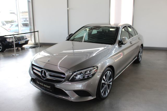 Mercedes-Benz C 300 Avantgarde LED Kamera Navi PTS SHZ