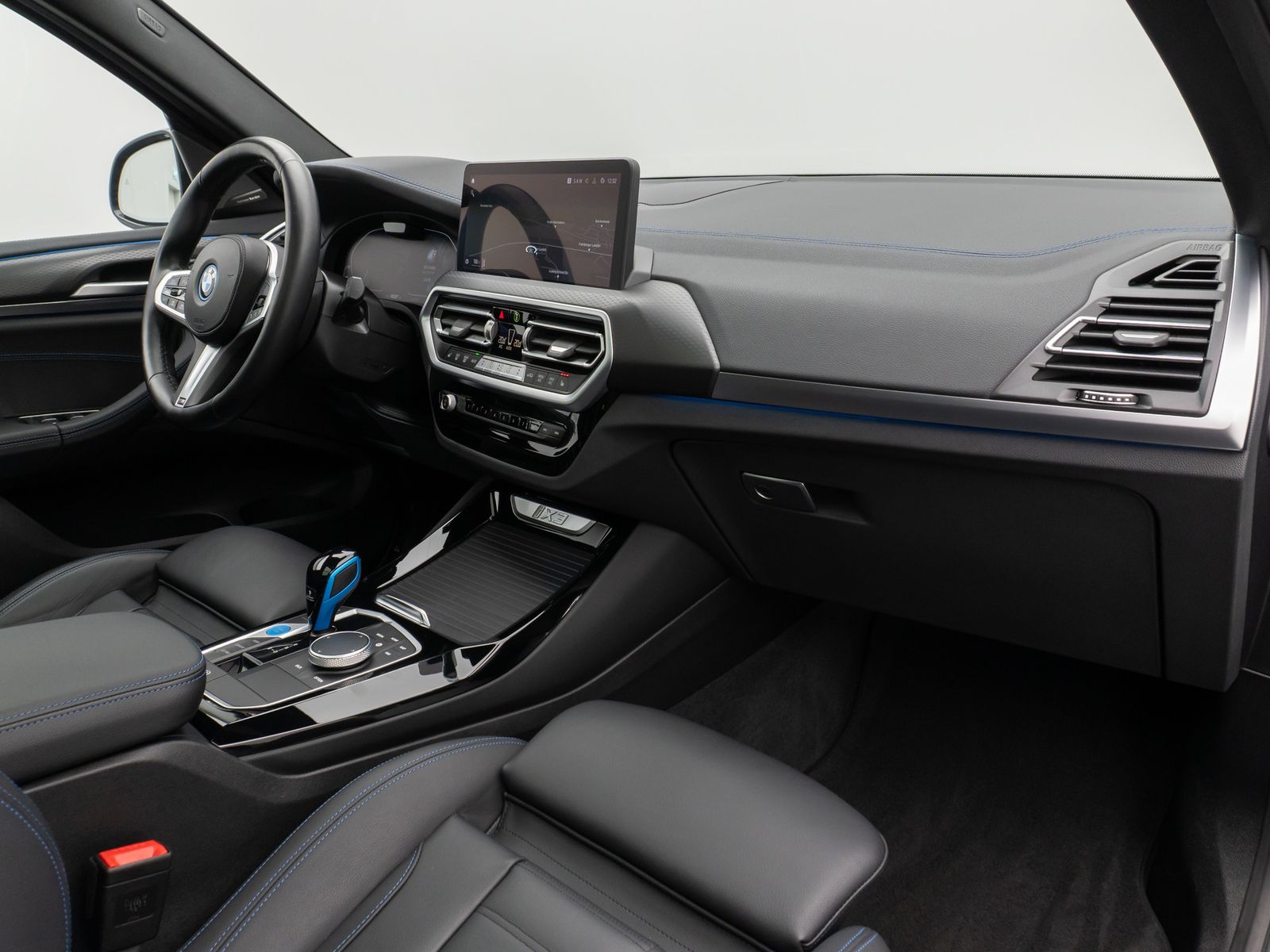 Fahrzeugabbildung BMW iX3 M Sport Impressive Panorama 360° HUD DAB H/K