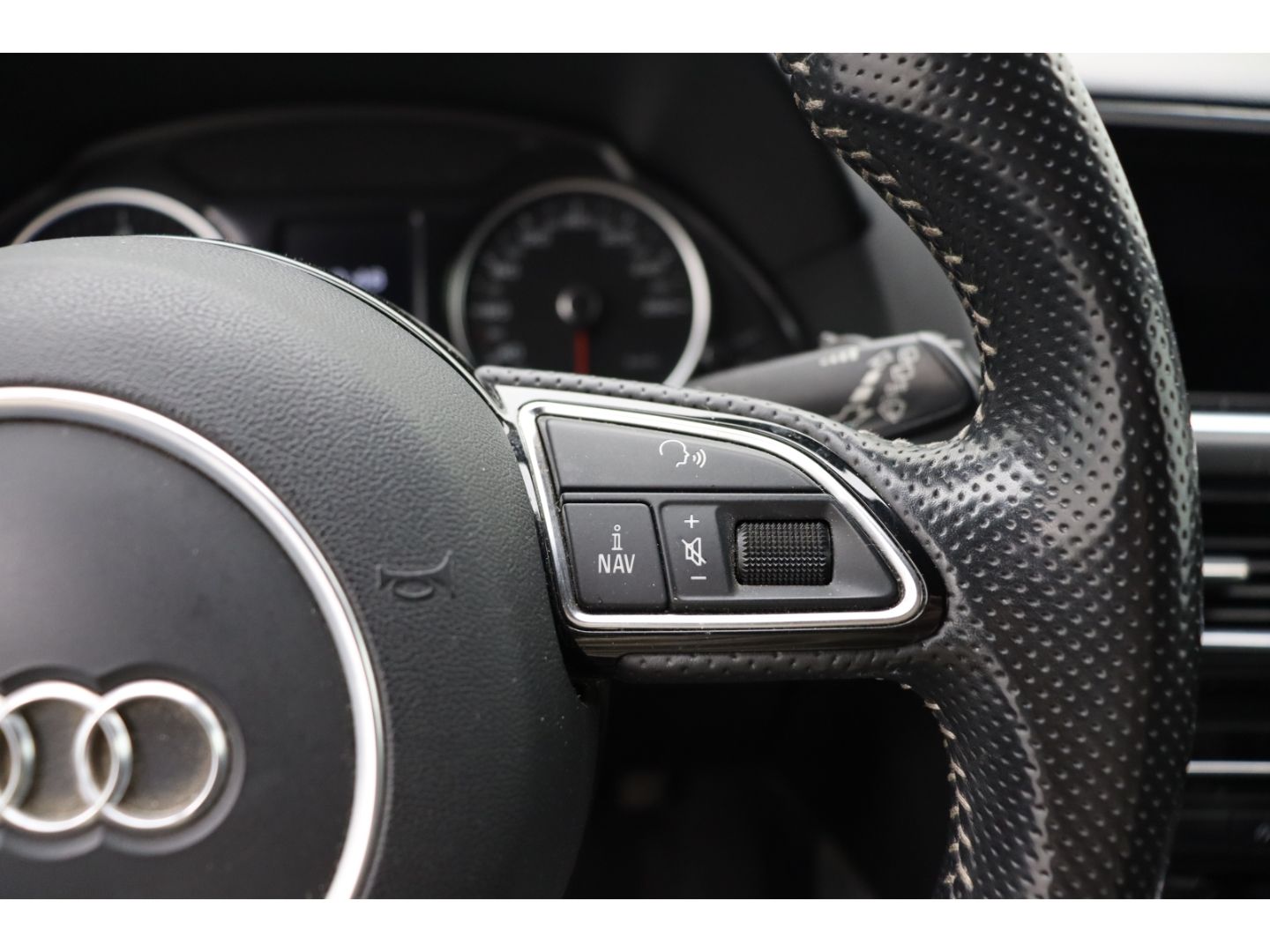 Fahrzeugabbildung Audi Q5 2.0 TDI 130kW quattro ACC Sportsitze Standhei