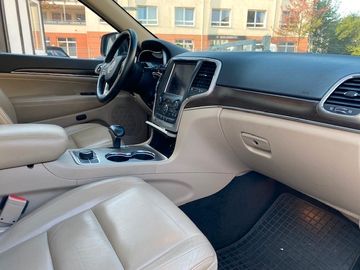 Jeep Grand Cherokee - 9