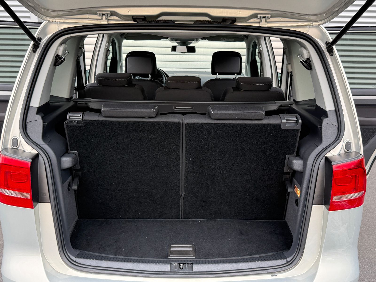 Fahrzeugabbildung Volkswagen Touran Cup 1.2 TSI 7-Sitzer Bi-Xenon GRA SHZ PDC