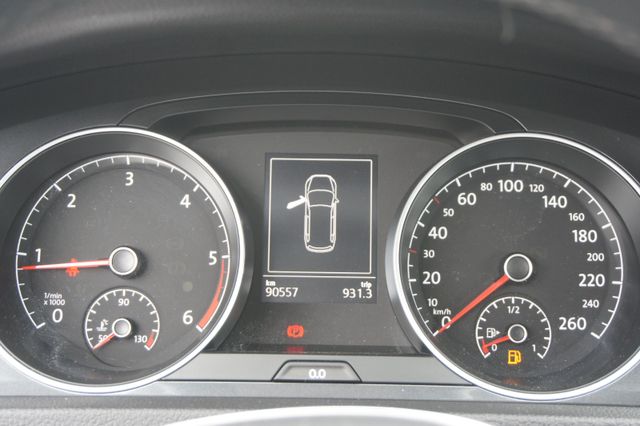 Fahrzeugabbildung Volkswagen Golf VII Var. 1.6 TDI Comfort LED ACC SHZ APP