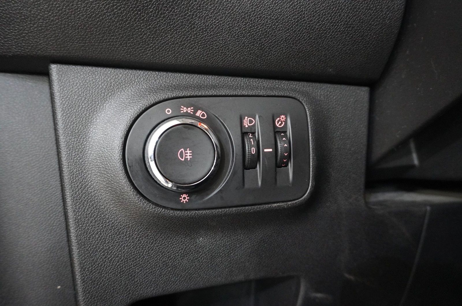 Fahrzeugabbildung Opel Adam 1.4 SLAM LED/KLIMA/PDC/WINTER/SPORT/TEMP.