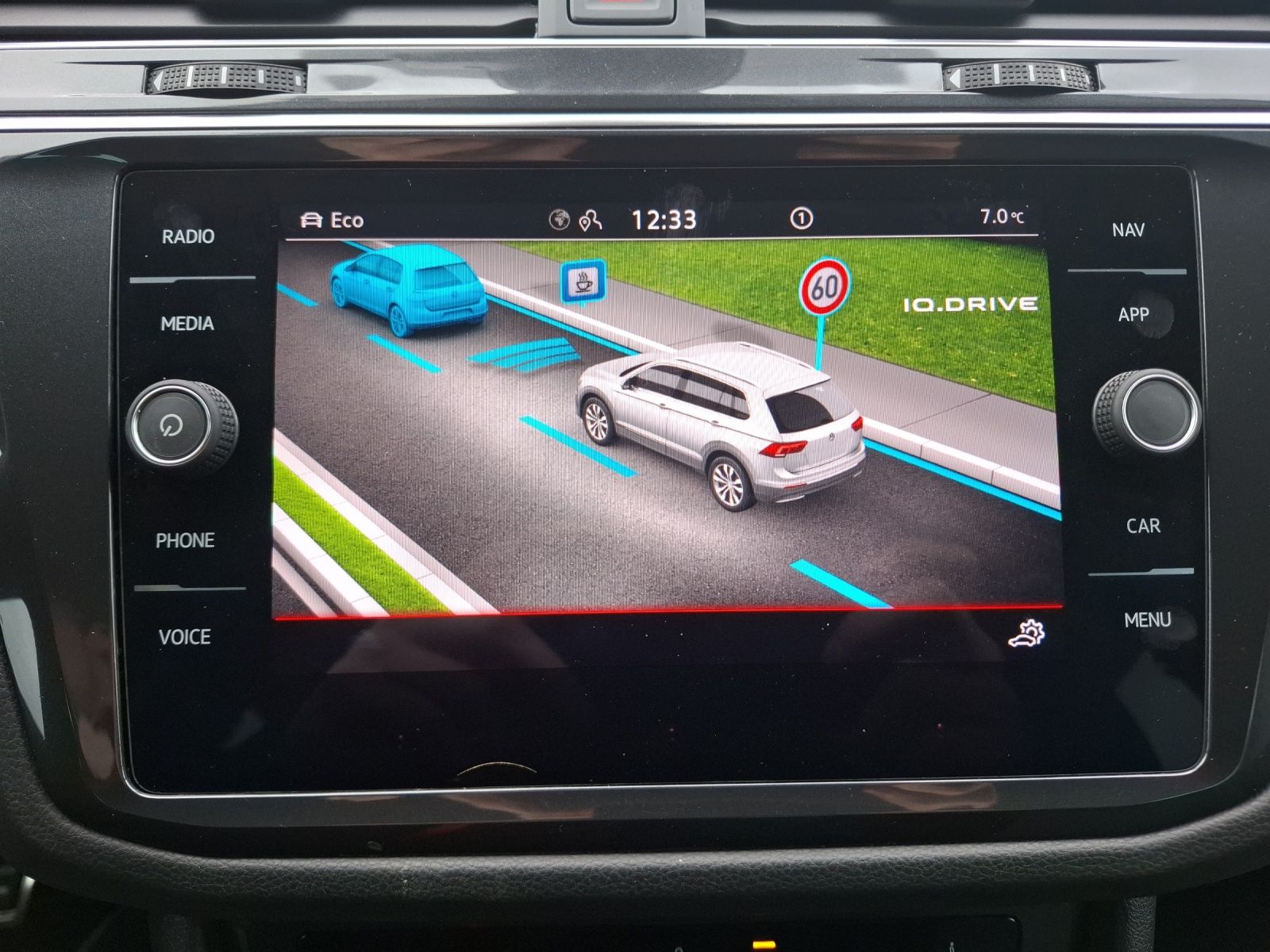 Fahrzeugabbildung Volkswagen Tiguan TSI Active LED Navi ACC RFK SH 18"