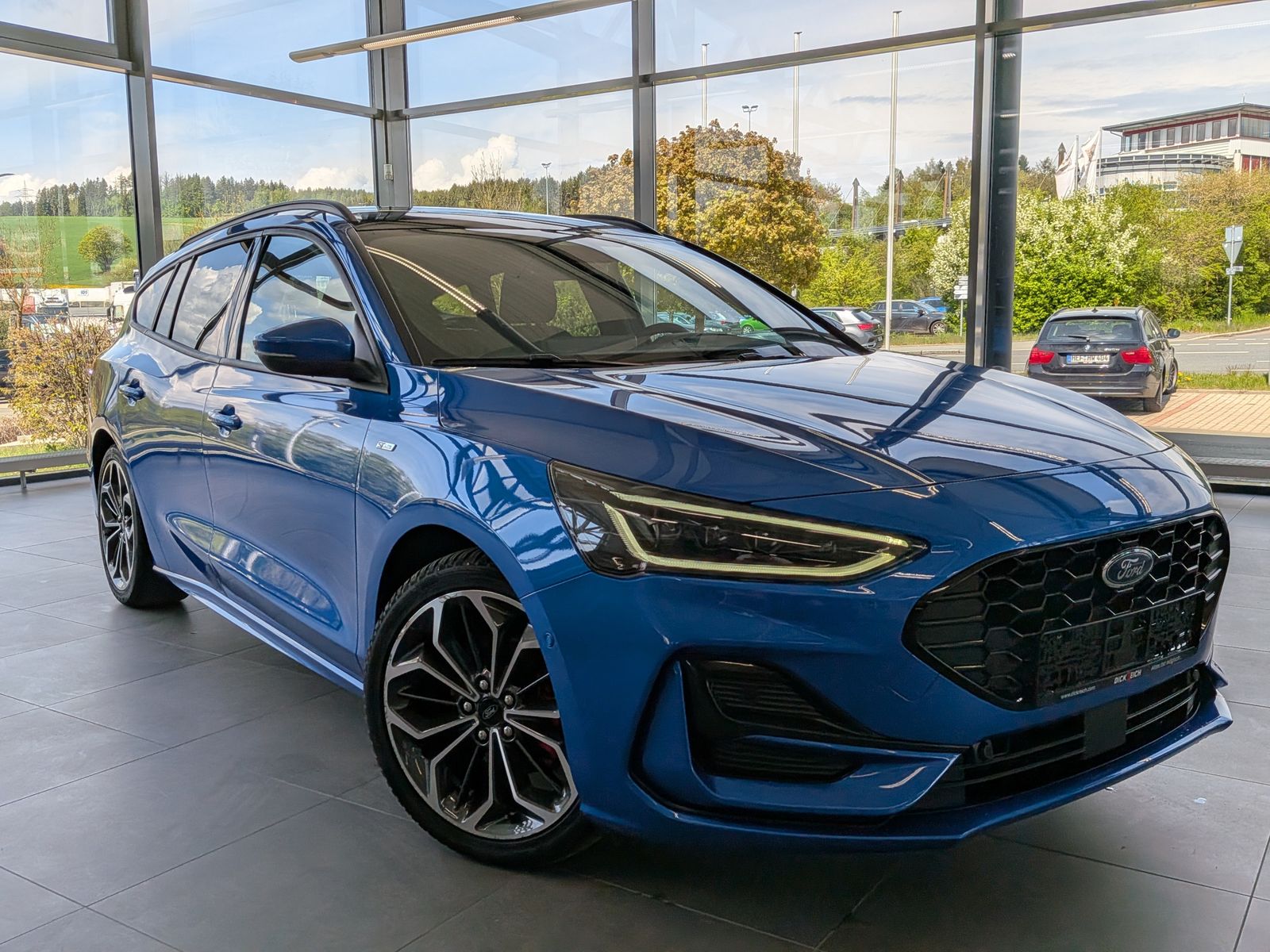 Fahrzeugabbildung Ford Focus ST-Line X Styling Matrix B&amp;O Pano 18"