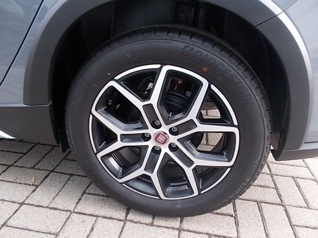 Fahrzeugabbildung Fiat Tipo Cross 1.0 + DAB + Klimaautomatik