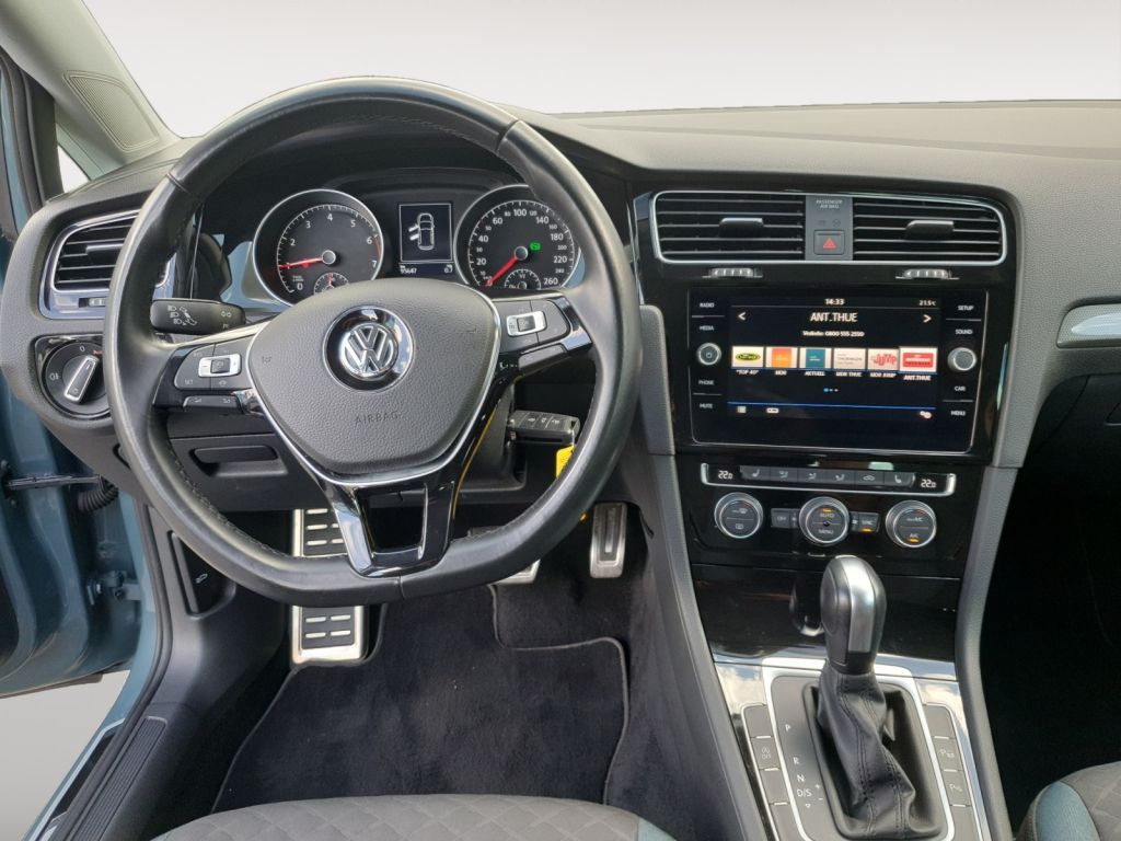 Fahrzeugabbildung Volkswagen Golf 1.5 TSI ACT DSG IQ.DRIVE SH,ACC,PDC,FSH