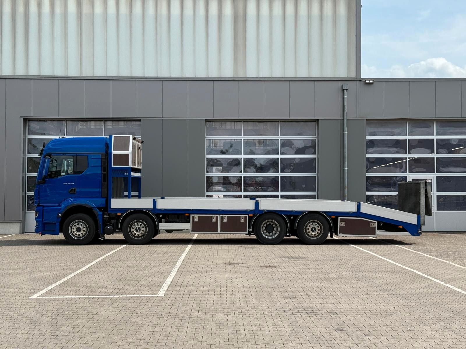 Fahrzeugabbildung MAN TGS 35.510 8x2 Maschinentransporter & Retarder