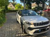Jeep Compass 4xe S | 240 PS | EZ 07/2022 | Top-Aussta - silberne Jeep Compass