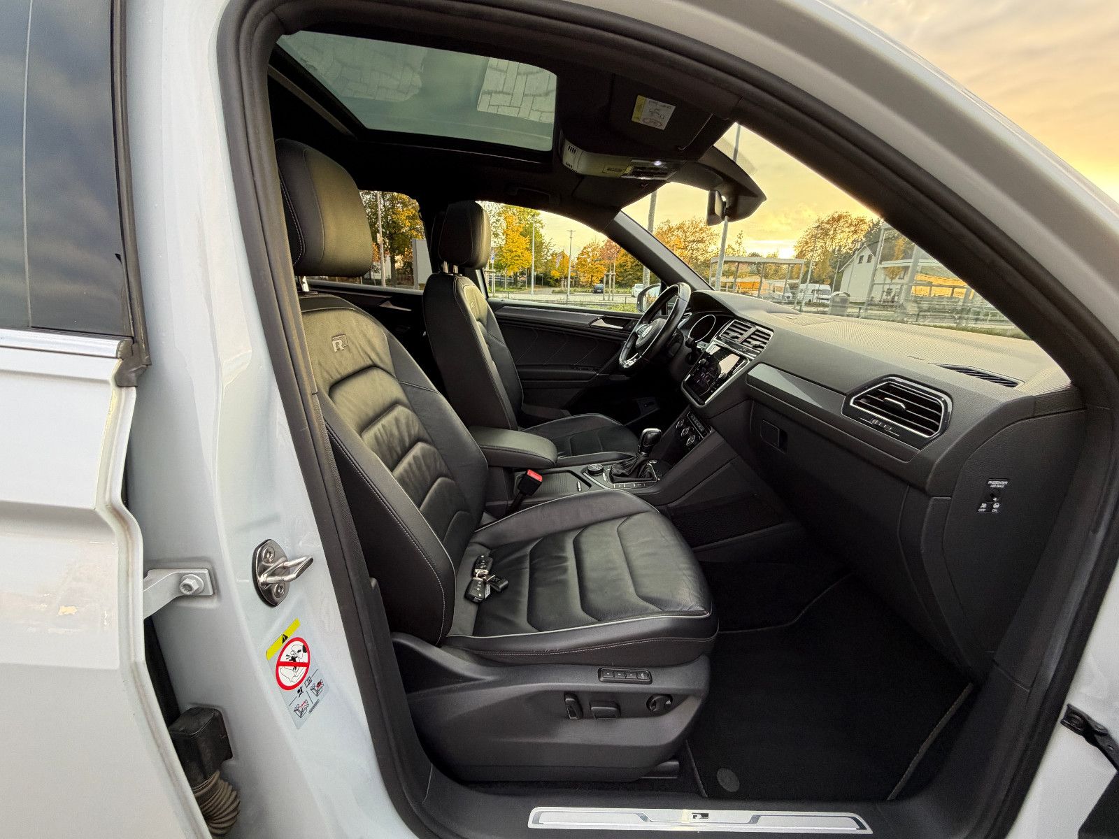 Fahrzeugabbildung Volkswagen Tiguan Allspace Highline 4Motion/R-LINE/PANO/LED