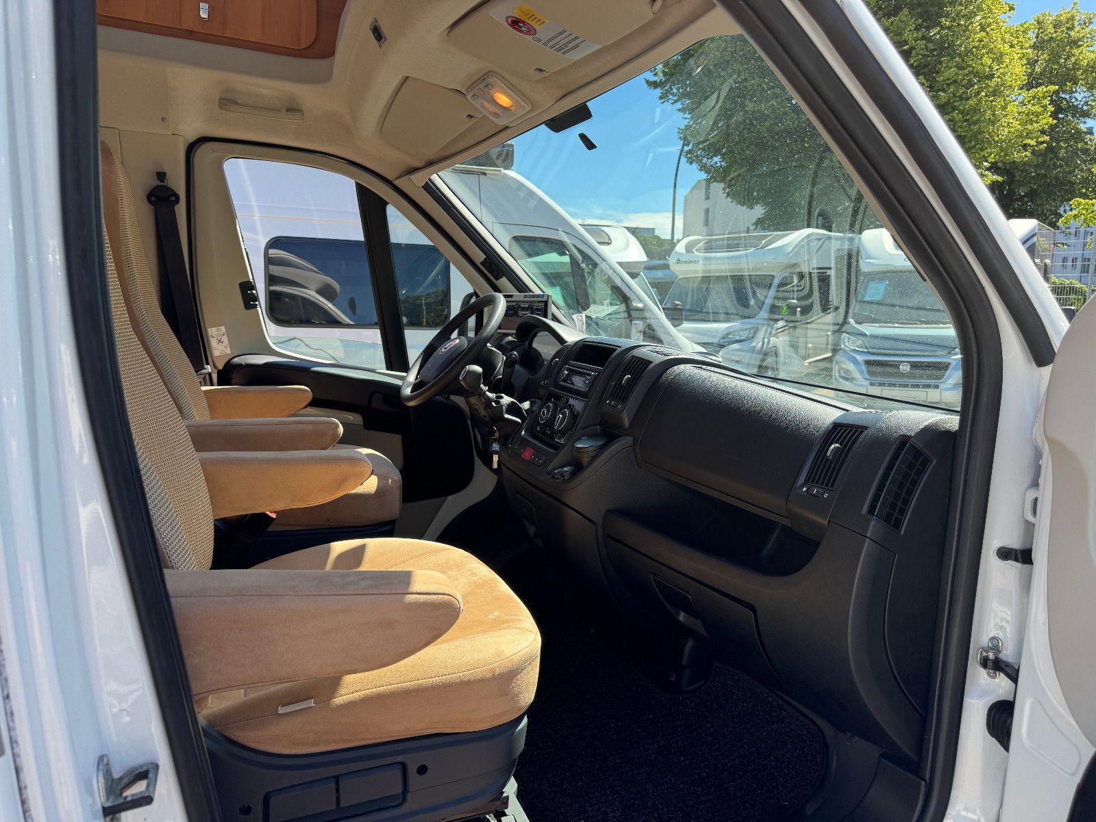 Fahrzeugabbildung HYMER / ERIBA / HYMERCAR T 614 CL 2X2 EXCLUSIVE LINE DUCATO MAXI SOLAR 1H