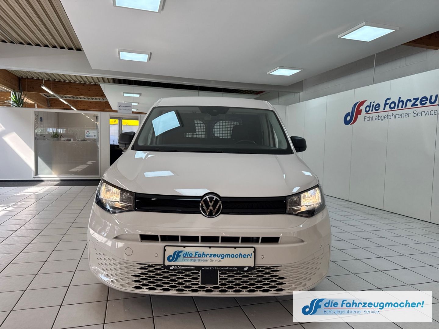 Fahrzeugabbildung Volkswagen Caddy Cargo Maxi DSG AHK 25tkm Temp PDCv+h El. P