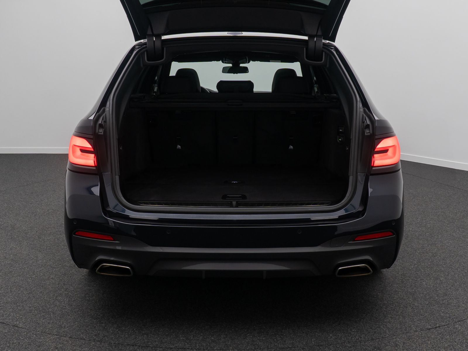 Fahrzeugabbildung BMW 530d  M Sport HUD DAB 4*Klima Laser Kamera Pano