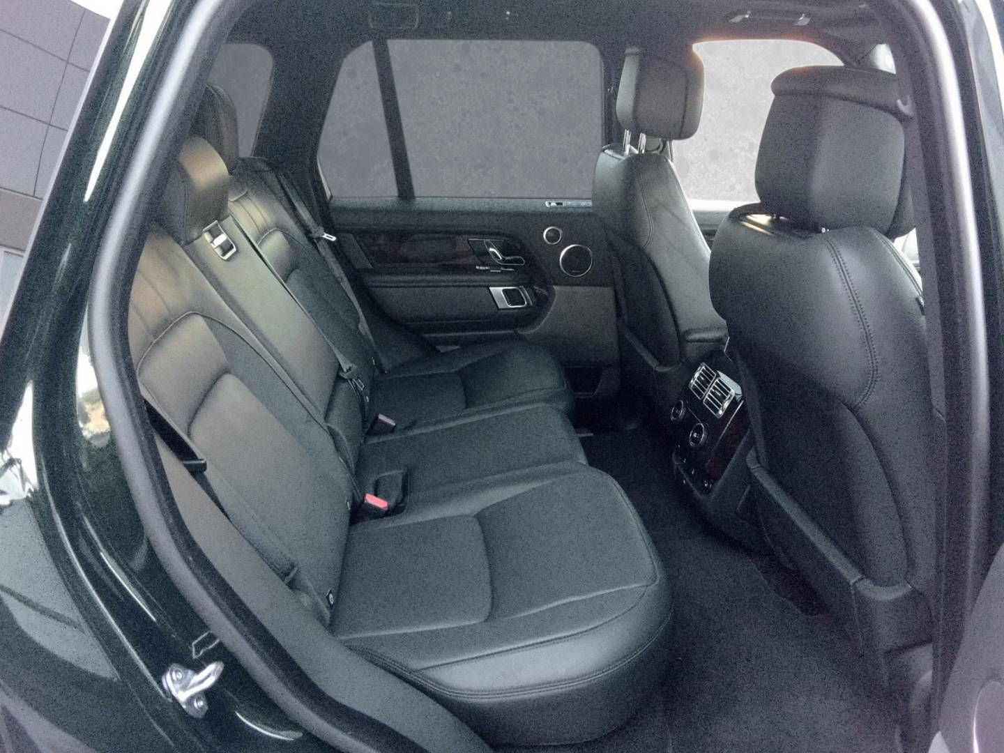 Fahrzeugabbildung Land Rover Range Rover P400 Vogue