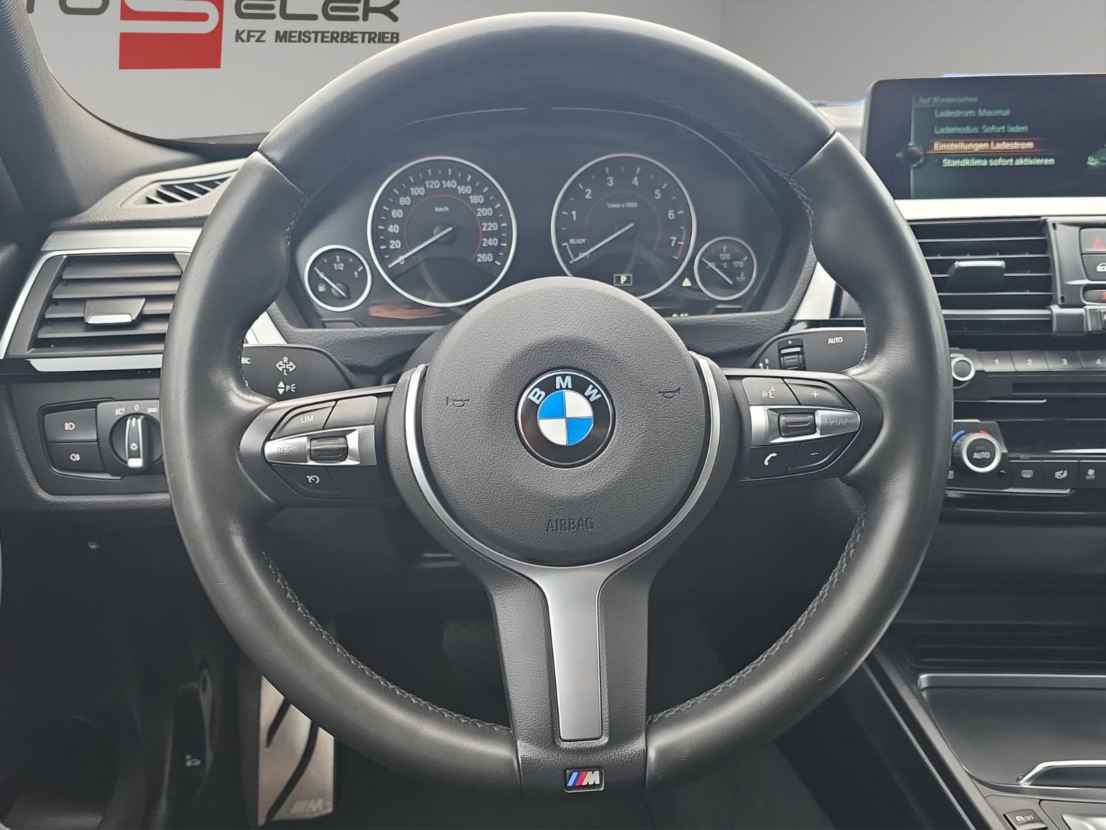 Fahrzeugabbildung BMW 330 e iPerformance M-Sportpaket +LED+ALCANTARA