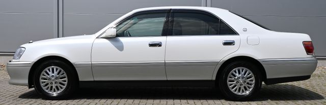 Toyota Crown Royal Saloon