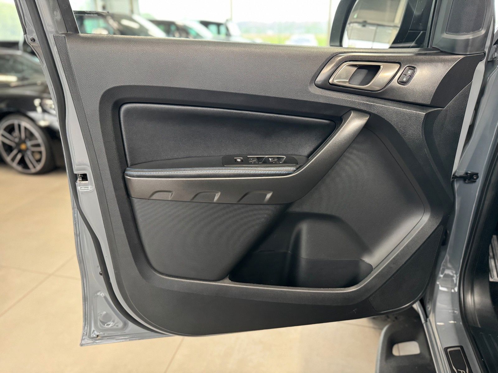 Fahrzeugabbildung Ford Ranger 2.0TDCi Panther Raptor DoKa 4x4 Standhzg.