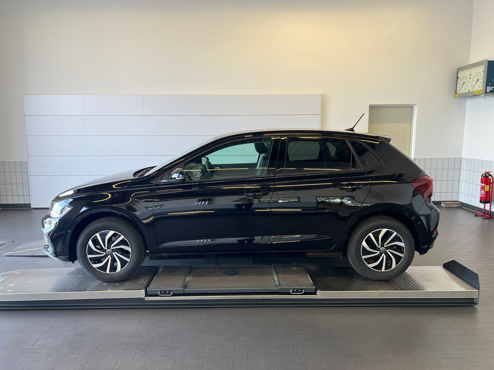Fahrzeugabbildung Volkswagen Polo Life 1.0 TSI DSG *LED, ACC, Ready2Discover,