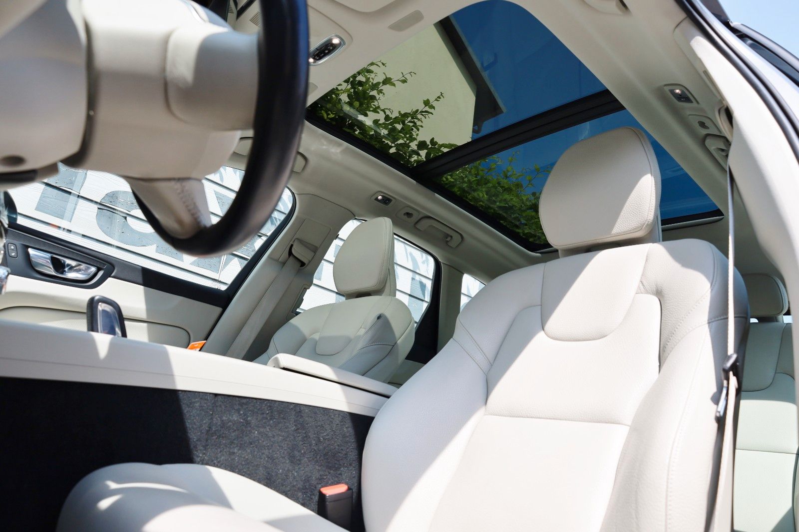 Fahrzeugabbildung Volvo XC60 Momentum Pro Leder,Navi,LED,Panorama,SH,PDC