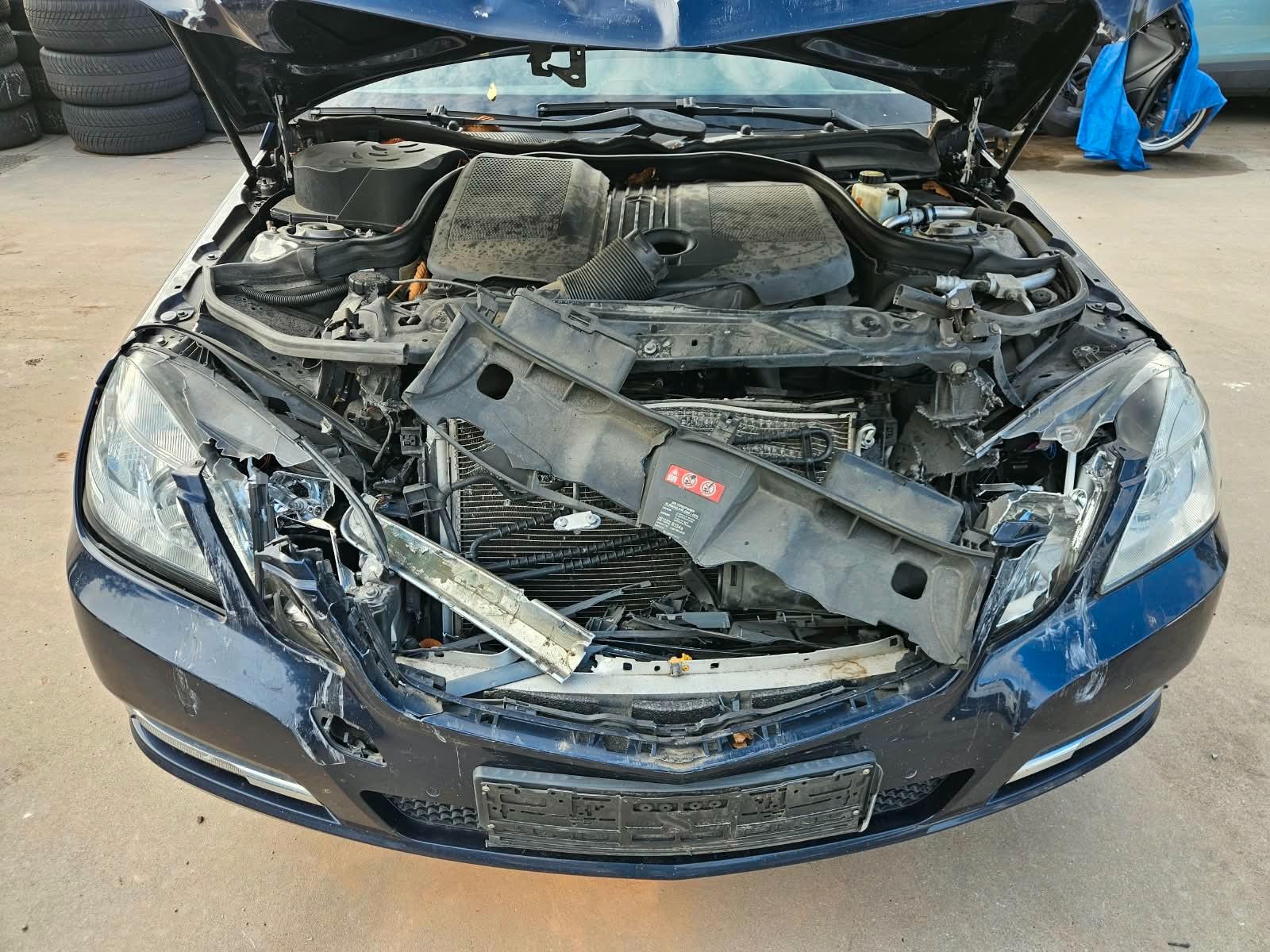 Mercedes-Benz E200 2011 — photo 18