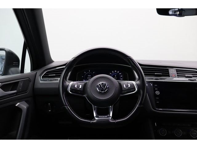 Fahrzeugabbildung Volkswagen Tiguan Highline R-Line ACC 4Motion Kamera 19