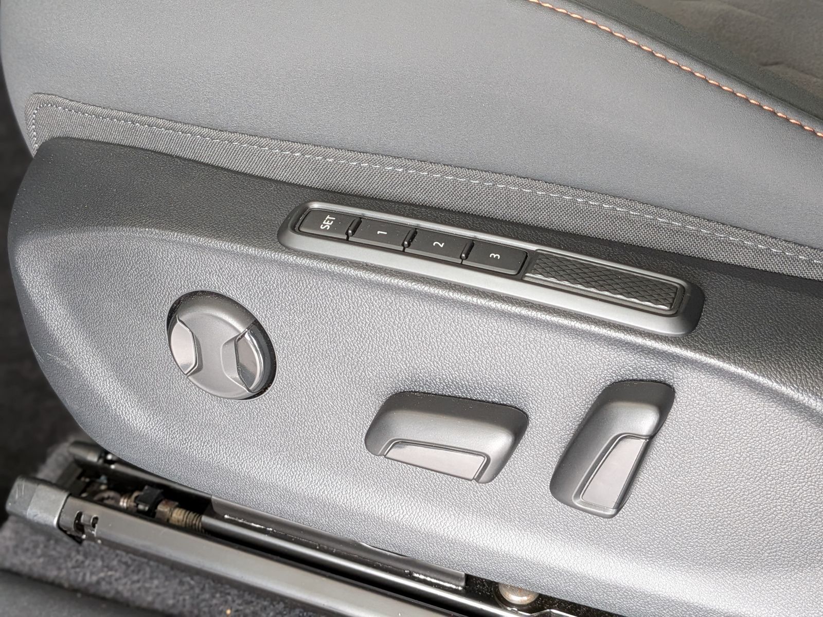 Fahrzeugabbildung CUPRA Terramarr 2.0 VZ 4D Drive-XL Matrix Pano 5J-Gar.