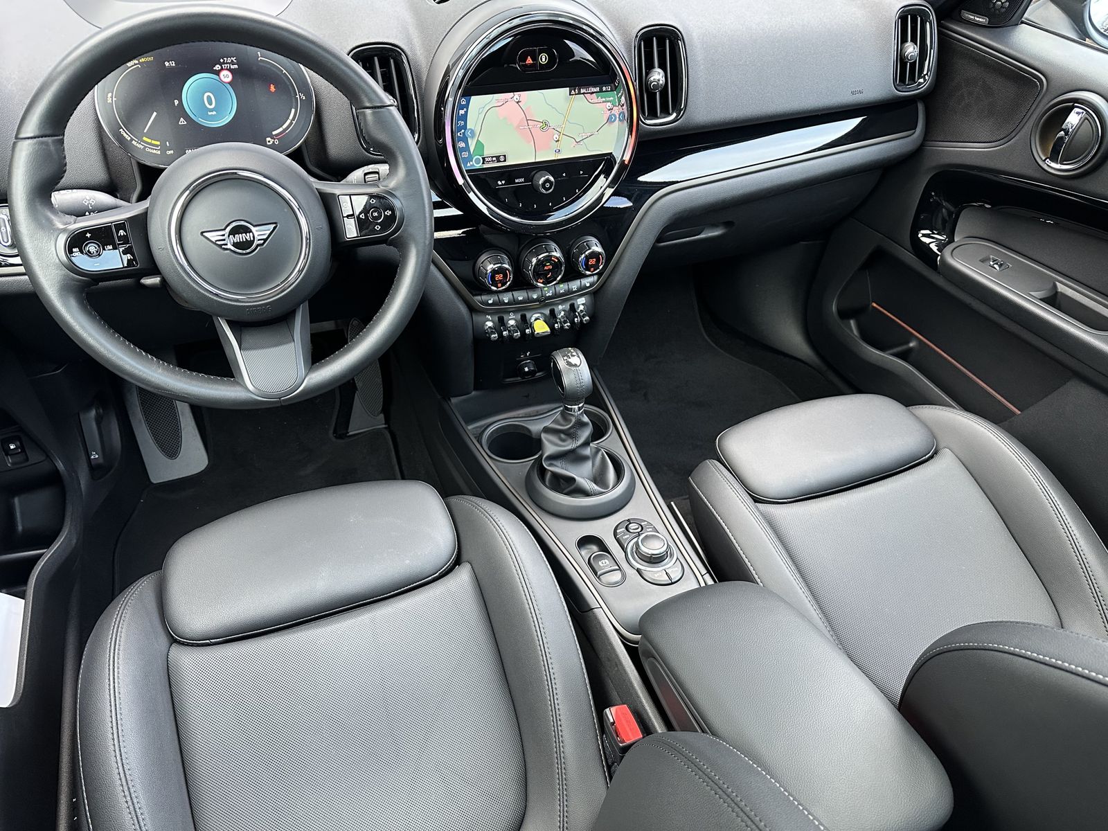 Fahrzeugabbildung MINI Cooper SE Countryman All4 Black NAV+LED+KAM+PANO
