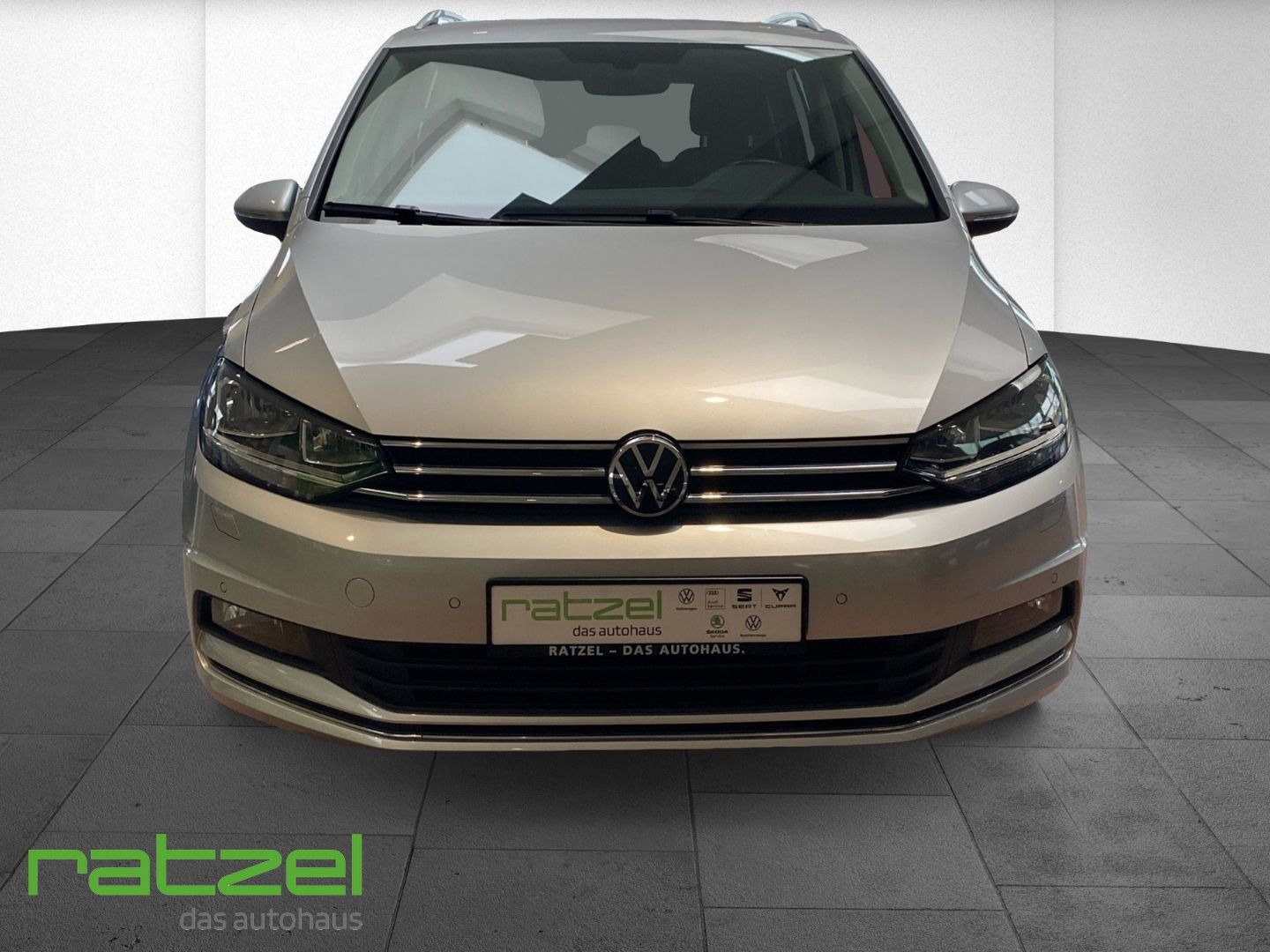 Fahrzeugabbildung Volkswagen Touran Highline 1.5 TSI DSG 7-Sitze ACC EasyOpen