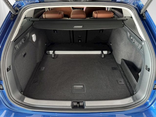 Skoda Superb Combi L&K Leder AHK Standh. Rollo 360Cam