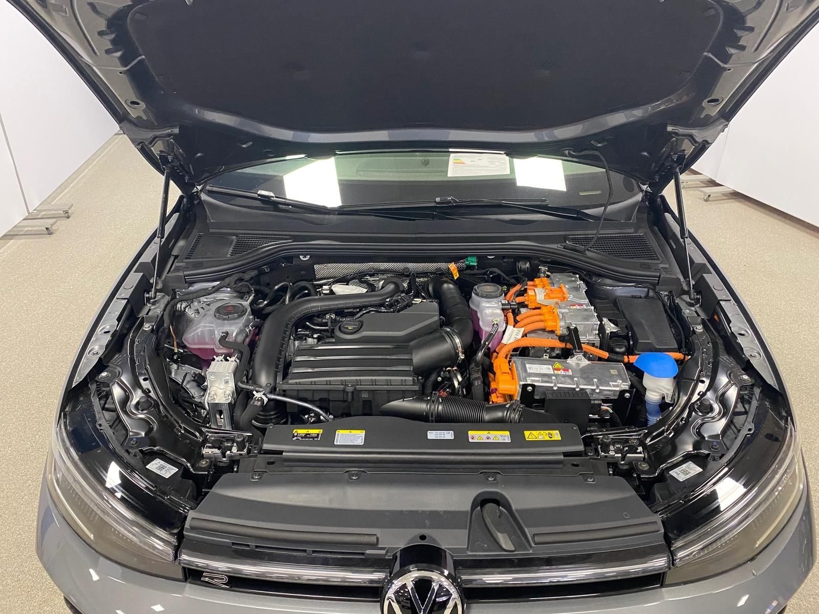 Fahrzeugabbildung Volkswagen Passat Variant 1.5 TSI eHybrid DCC R-Line