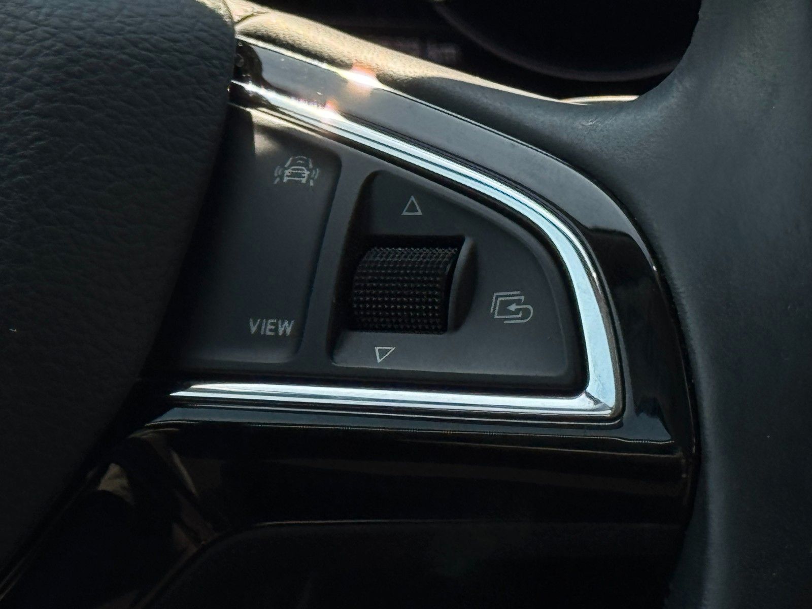 Fahrzeugabbildung SKODA Superb 2.0 TSI L&K Canton Pano Mem. ACC AHK LED