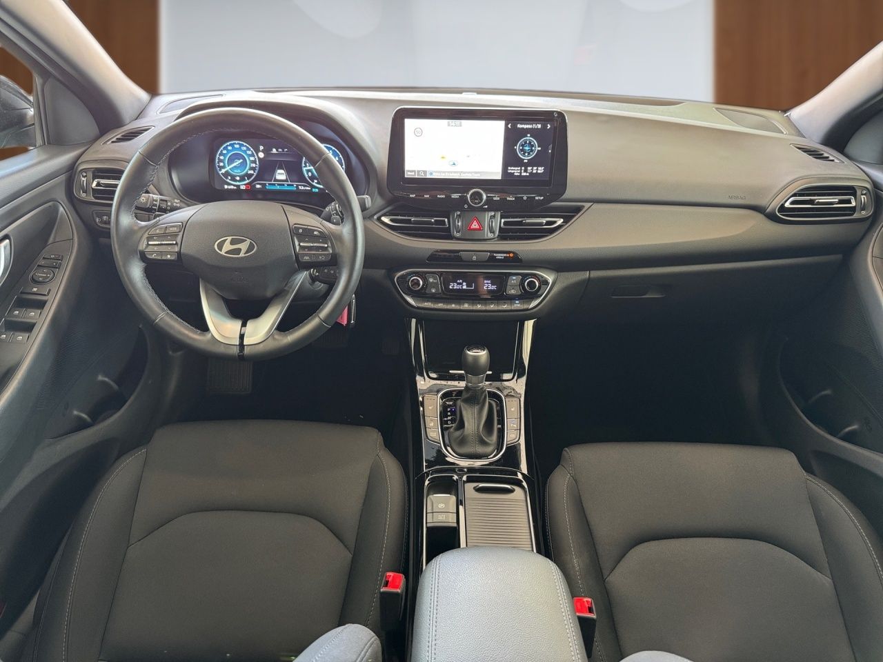 Fahrzeugabbildung Hyundai i30 ADVANTAGE AUT Fernlichtass. Kam. KlimaA LED