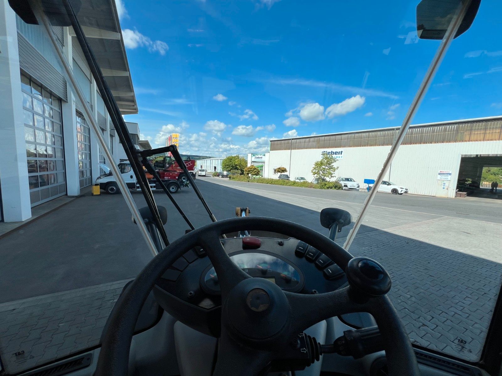 Fahrzeugabbildung CAT 908M / 1.554h / Gabel / Schaufel