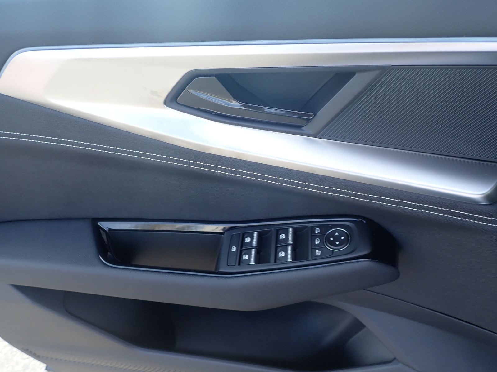 Fahrzeugabbildung Renault Austral Techno Mild Hybrid 150 Automatik